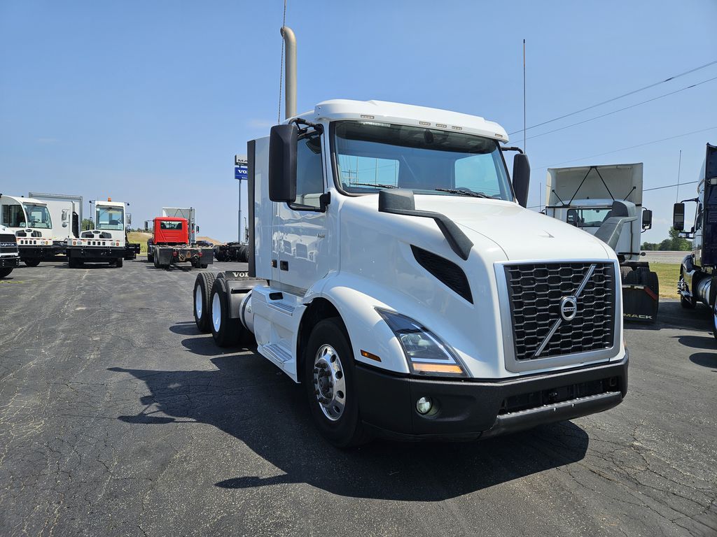 Slide images of 2020 VOLVO VNR