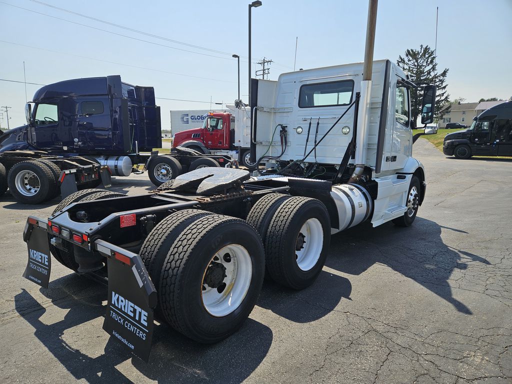 Slide images of 2020 VOLVO VNR