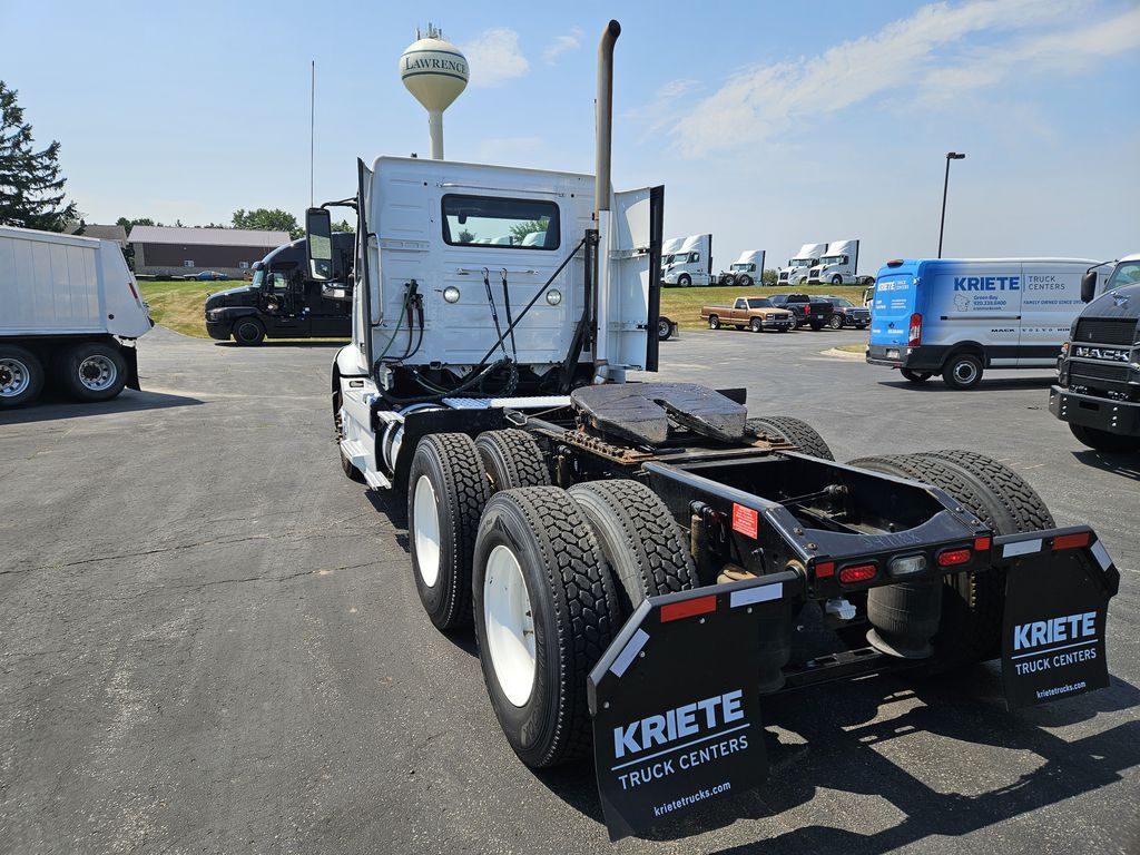 Slide images of 2020 VOLVO VNR