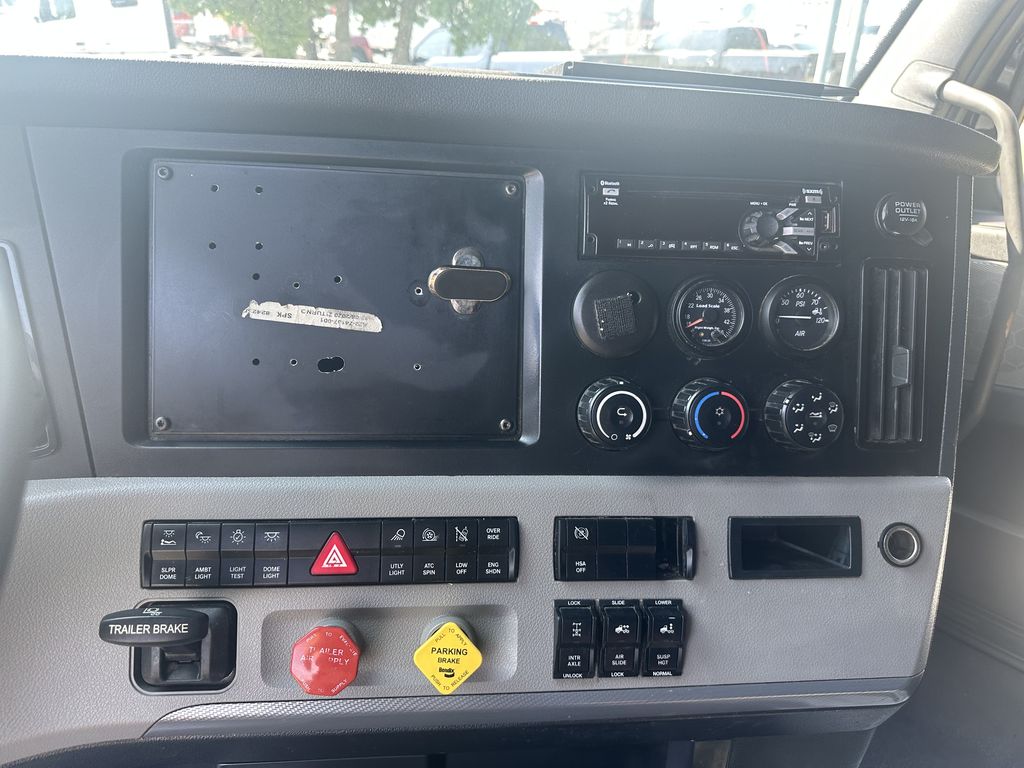 Slide images of 2021 FREIGHTLINER CASCADIA 126
