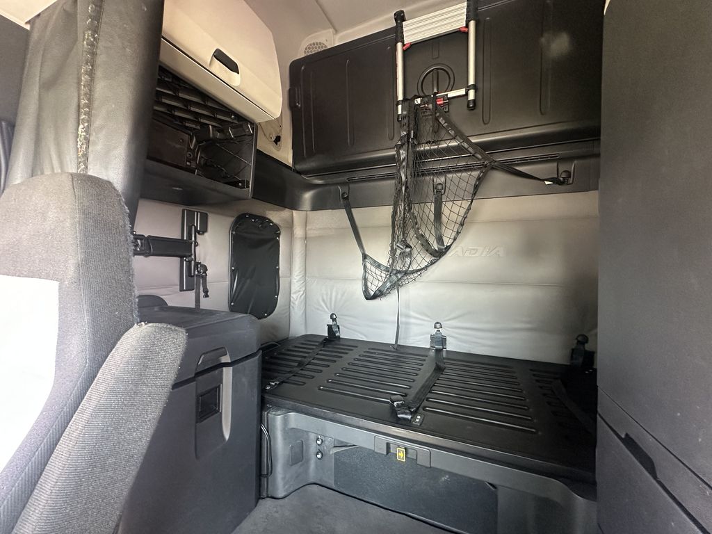 Slide images of 2021 FREIGHTLINER CASCADIA 126