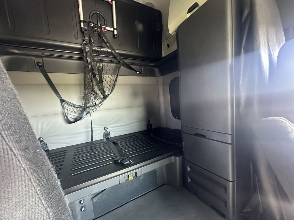 Slide images of 2021 FREIGHTLINER CASCADIA 126