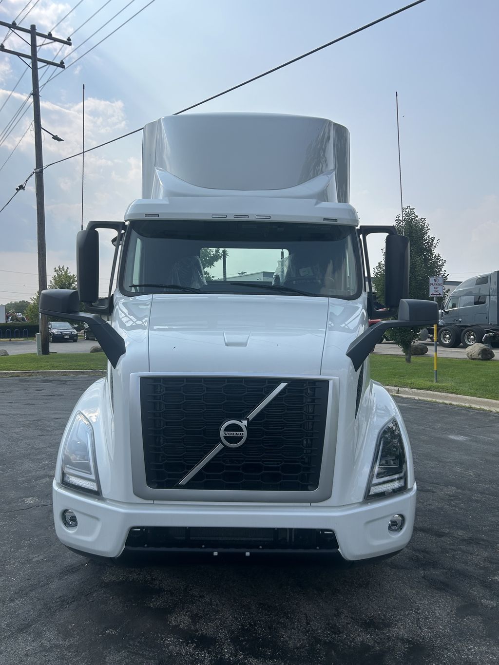 Slide images of 2025 VOLVO VNR64T300