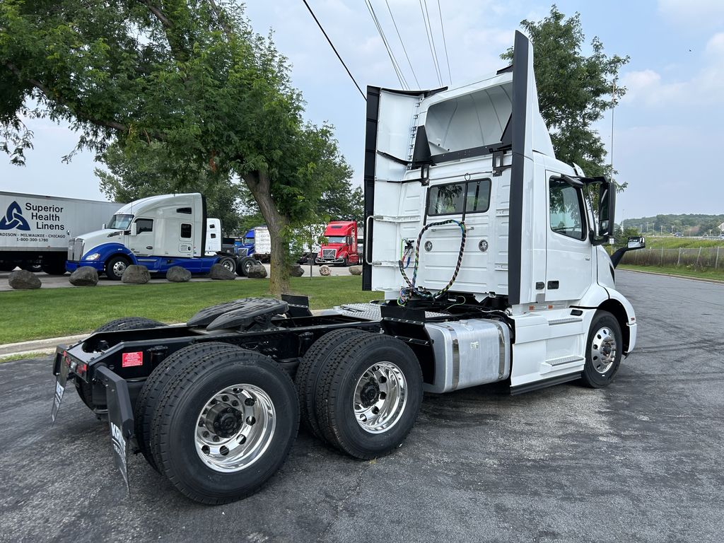 Slide images of 2025 VOLVO VNR64T300