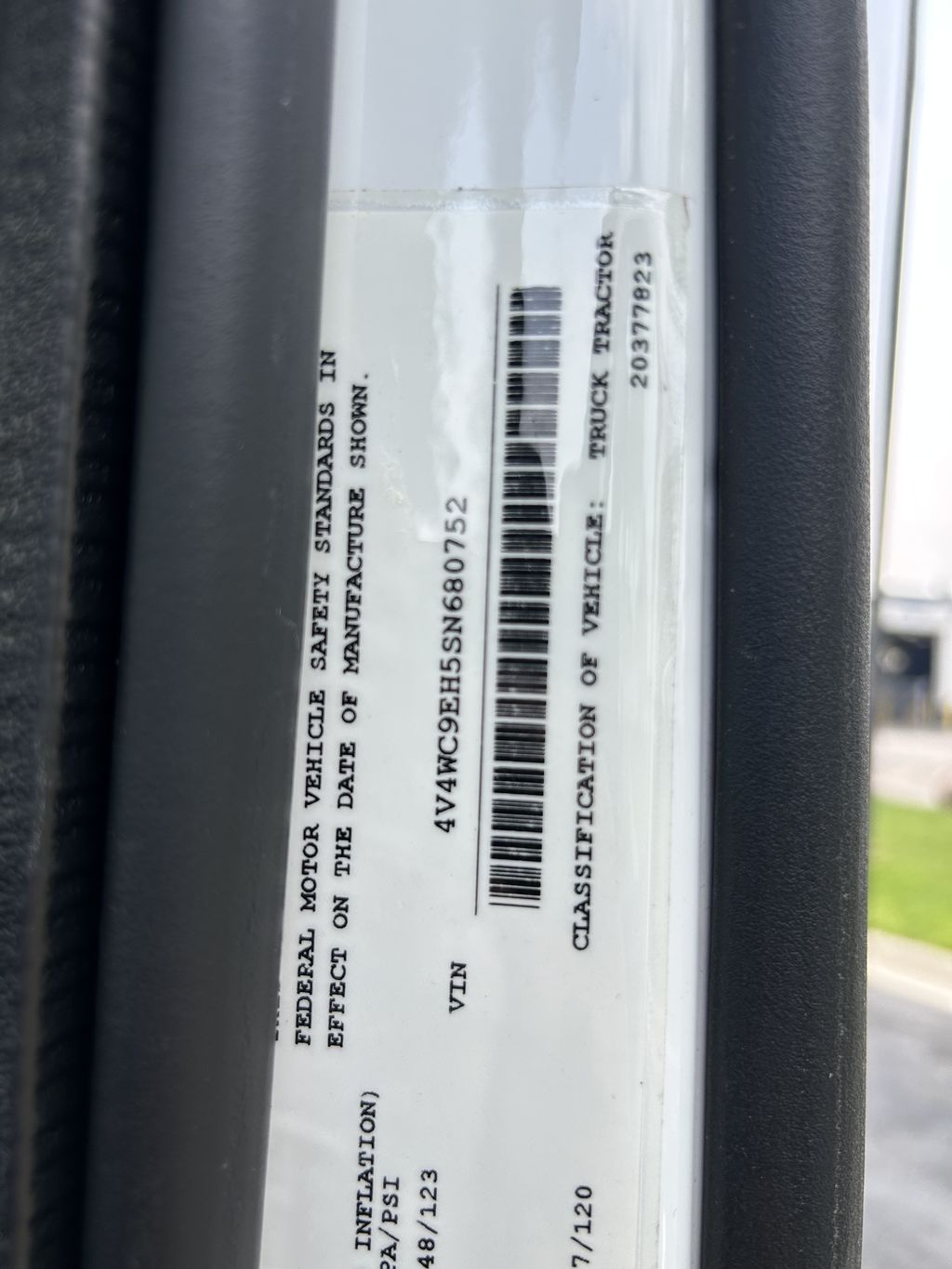 Slide images of 2025 VOLVO VNR64T300