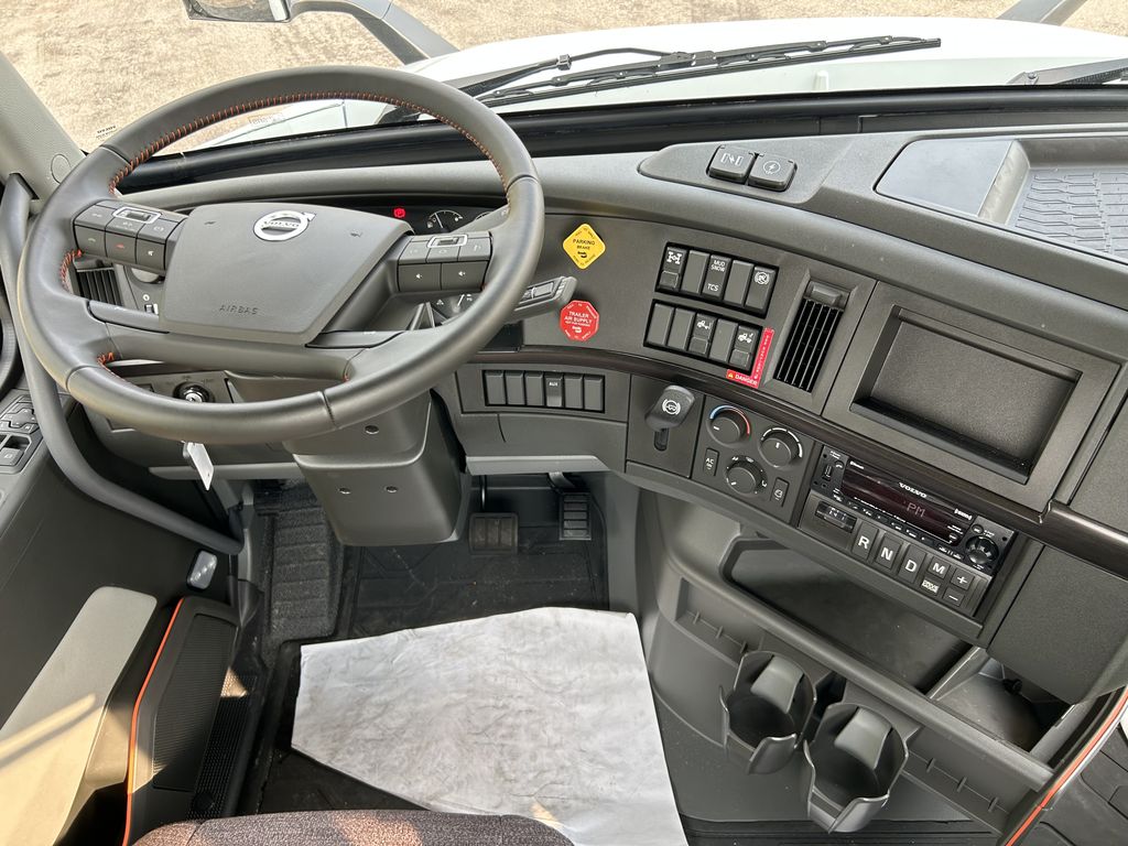 Slide images of 2025 VOLVO VNR64T300