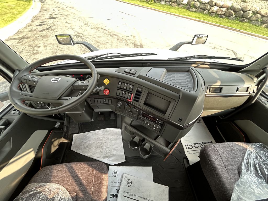 Slide images of 2025 VOLVO VNR64T300