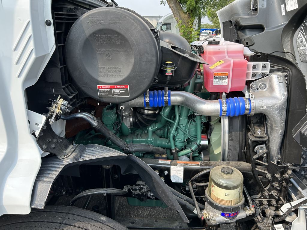 Slide images of 2025 VOLVO VNR64T300