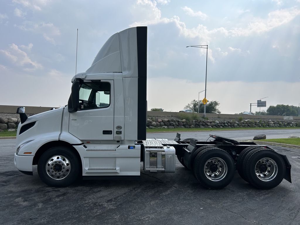 Slide images of 2025 VOLVO VNR64T300