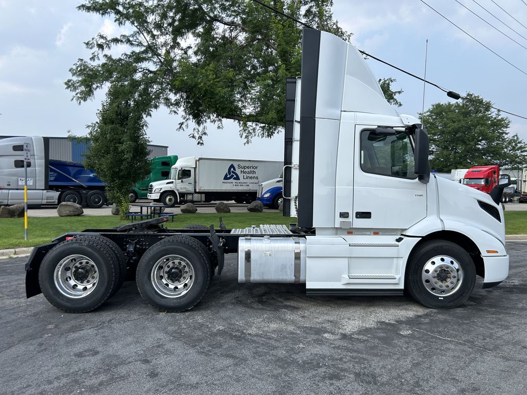 Slide images of 2025 VOLVO VNR64T300