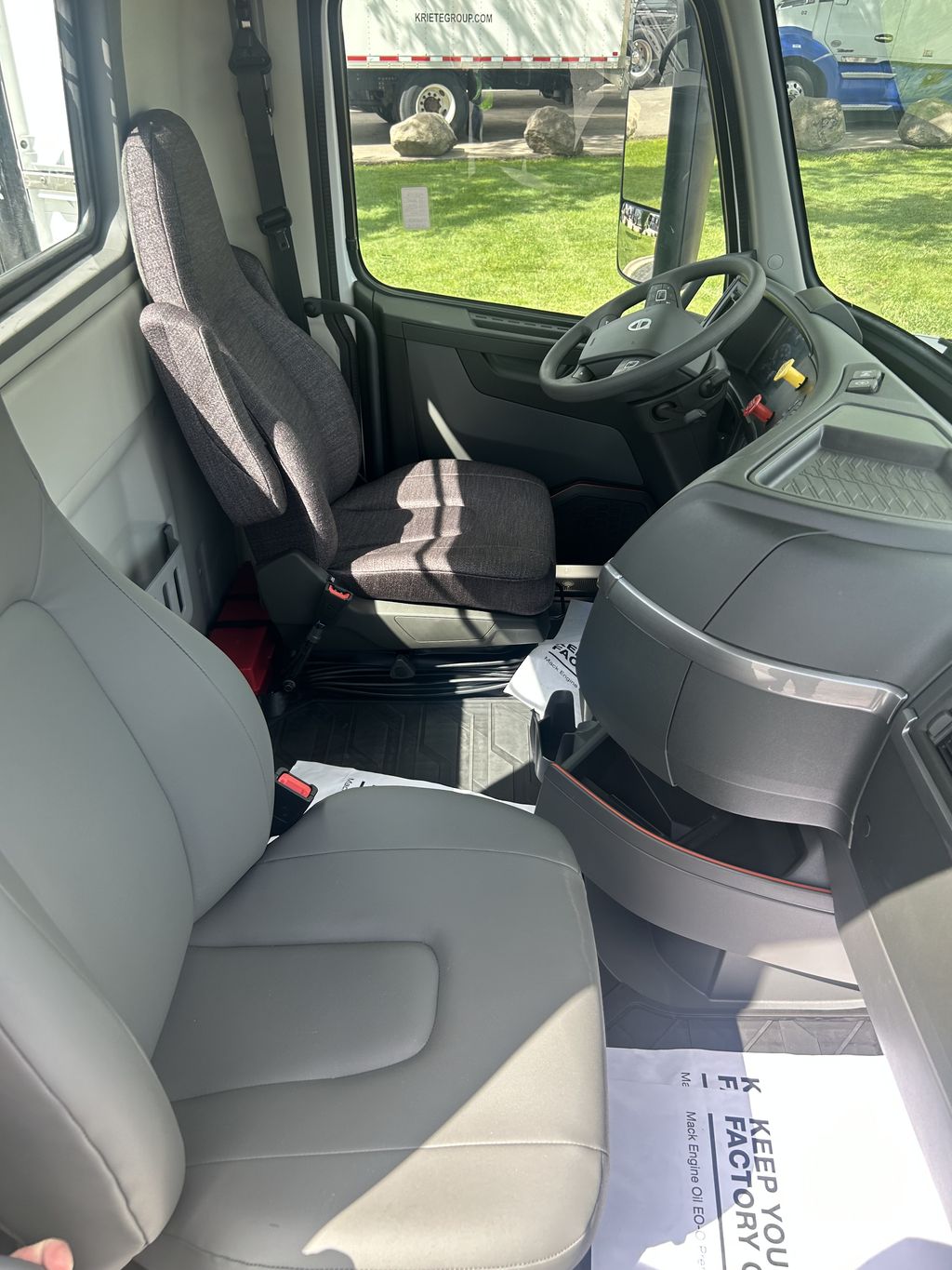 Slide images of 2025 VOLVO VNL64T300