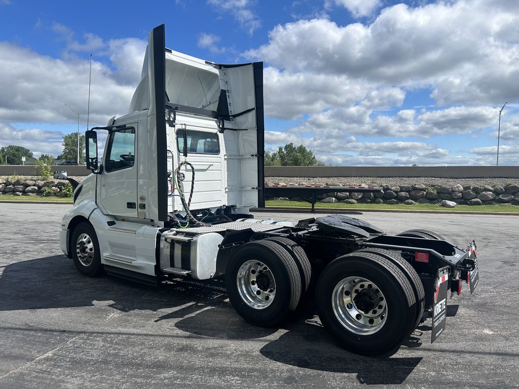 Slide images of 2025 VOLVO VNL64T300