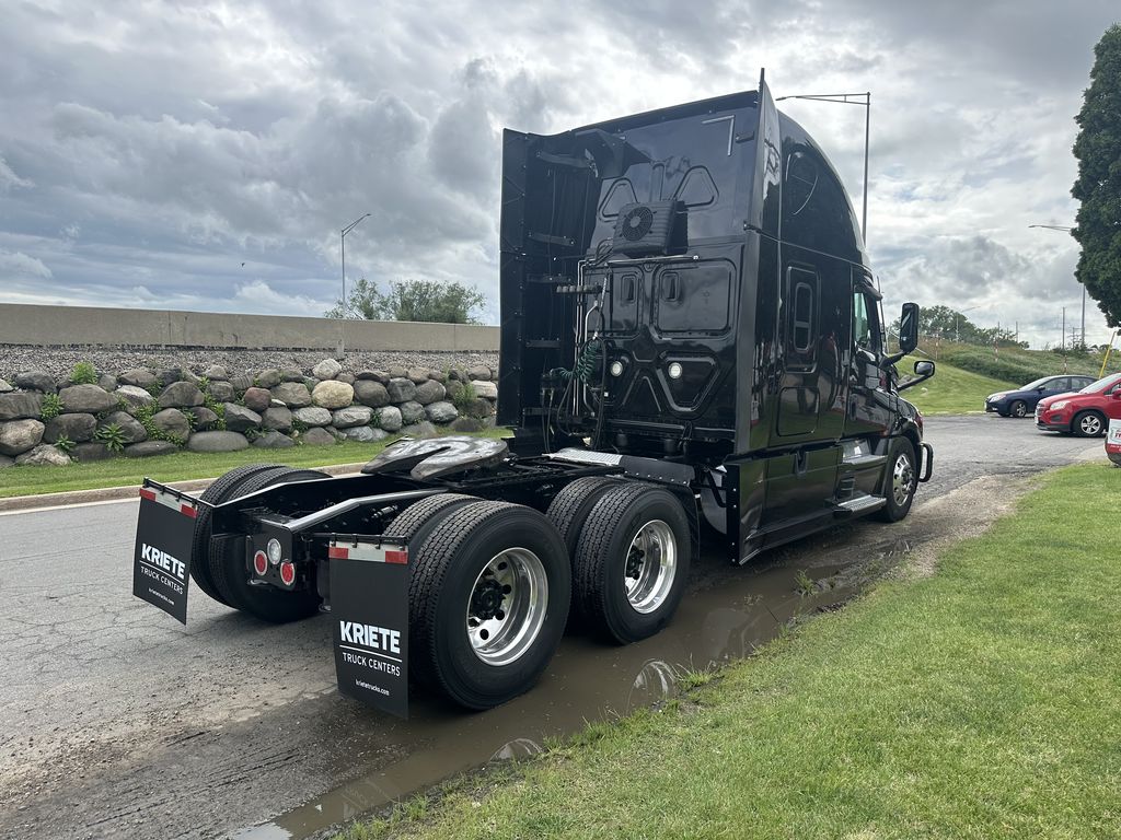 Slide images of 2021 FREIGHTLINER CASCADIA 126