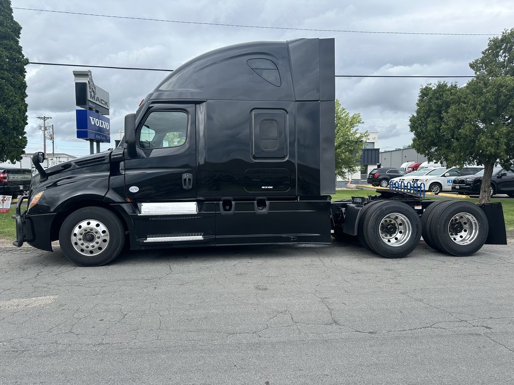 Slide images of 2021 FREIGHTLINER CASCADIA 126