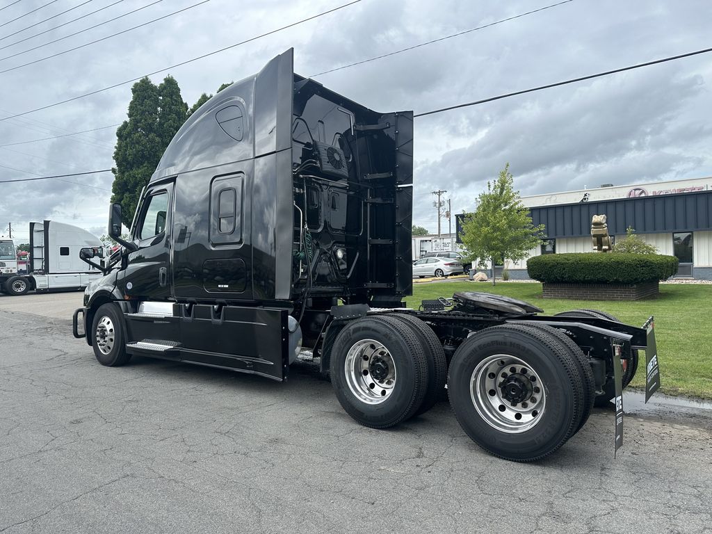 Slide images of 2021 FREIGHTLINER CASCADIA 126