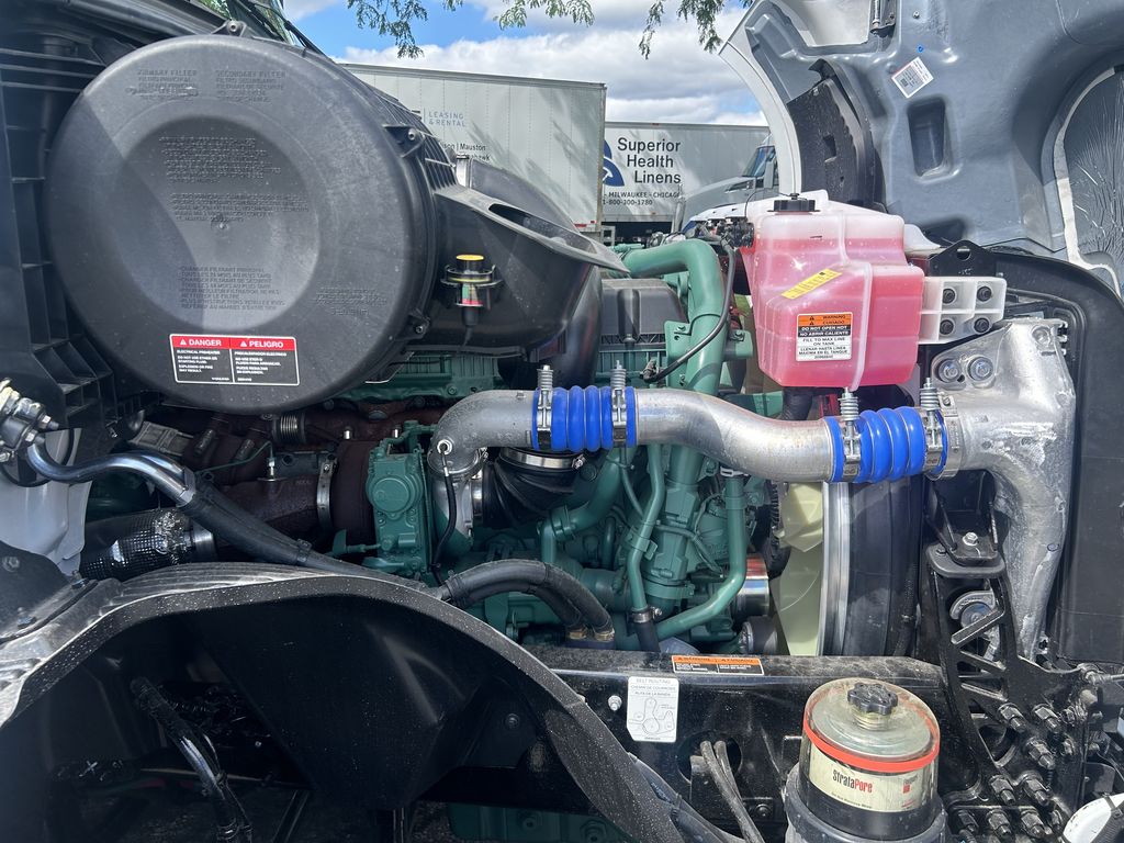 Slide images of 2025 VOLVO VNL64T300