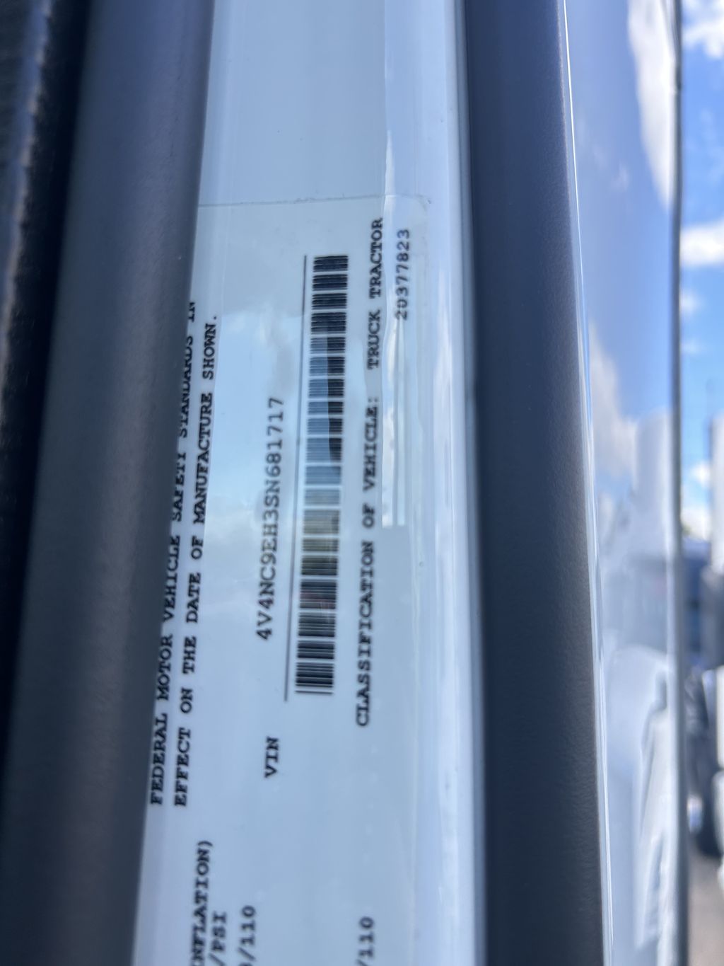 Slide images of 2025 VOLVO VNL64T300