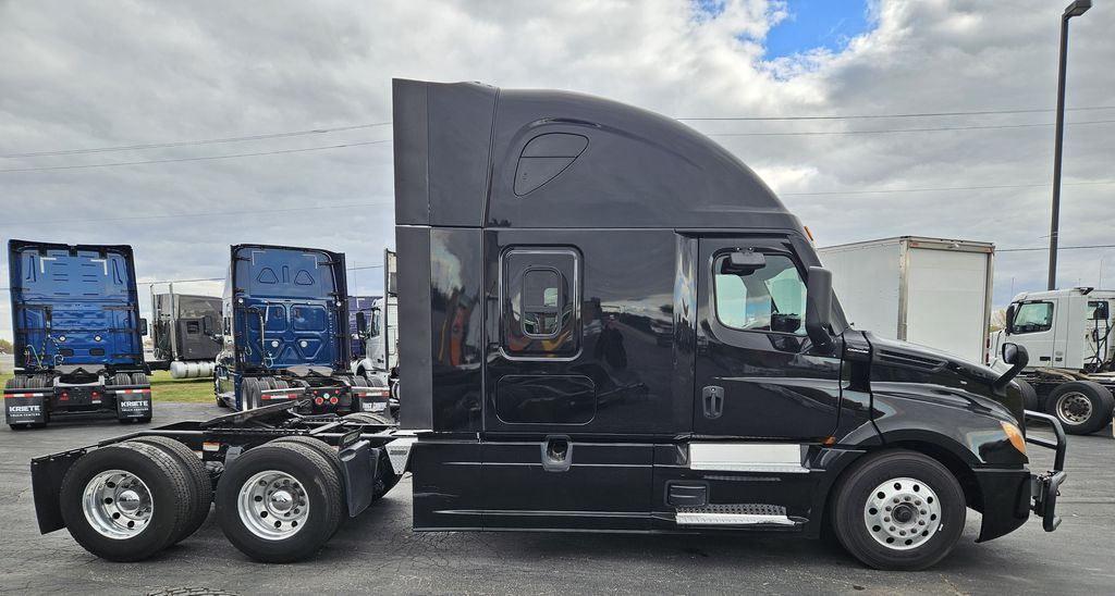 Slide images of 2021 FREIGHTLINER CASCADIA 126