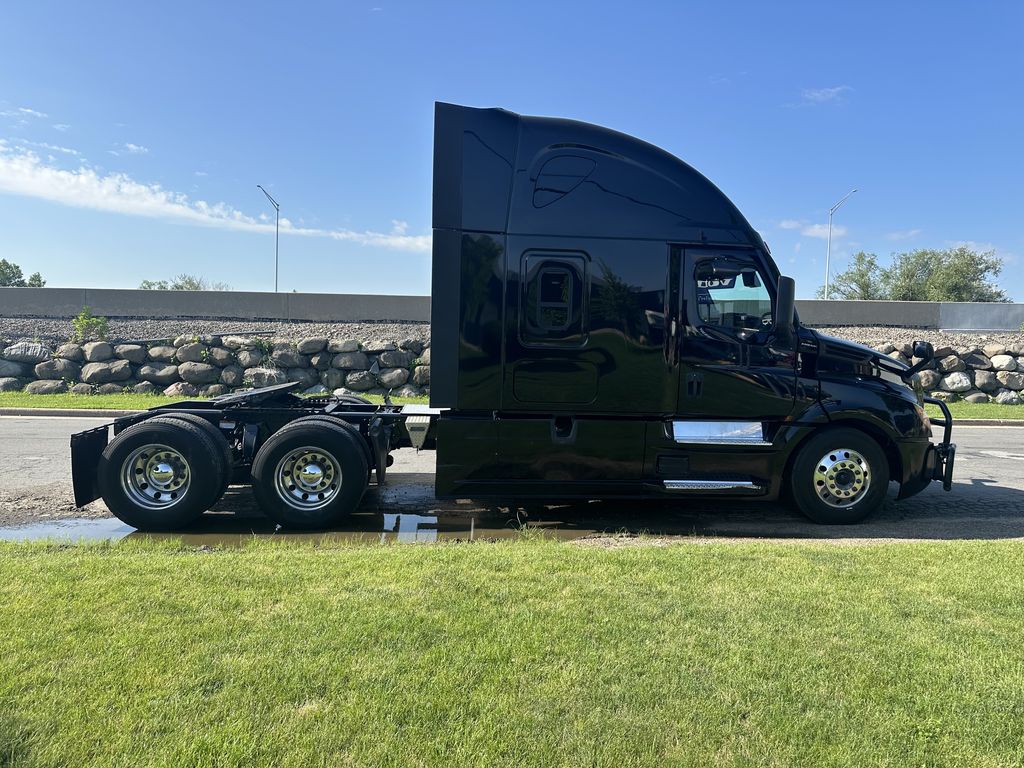 Slide images of 2021 FREIGHTLINER CASCADIA 126