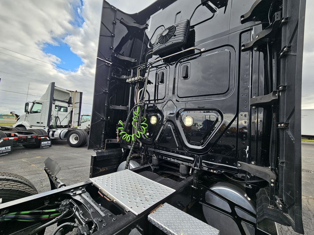 Slide images of 2021 FREIGHTLINER CASCADIA 126