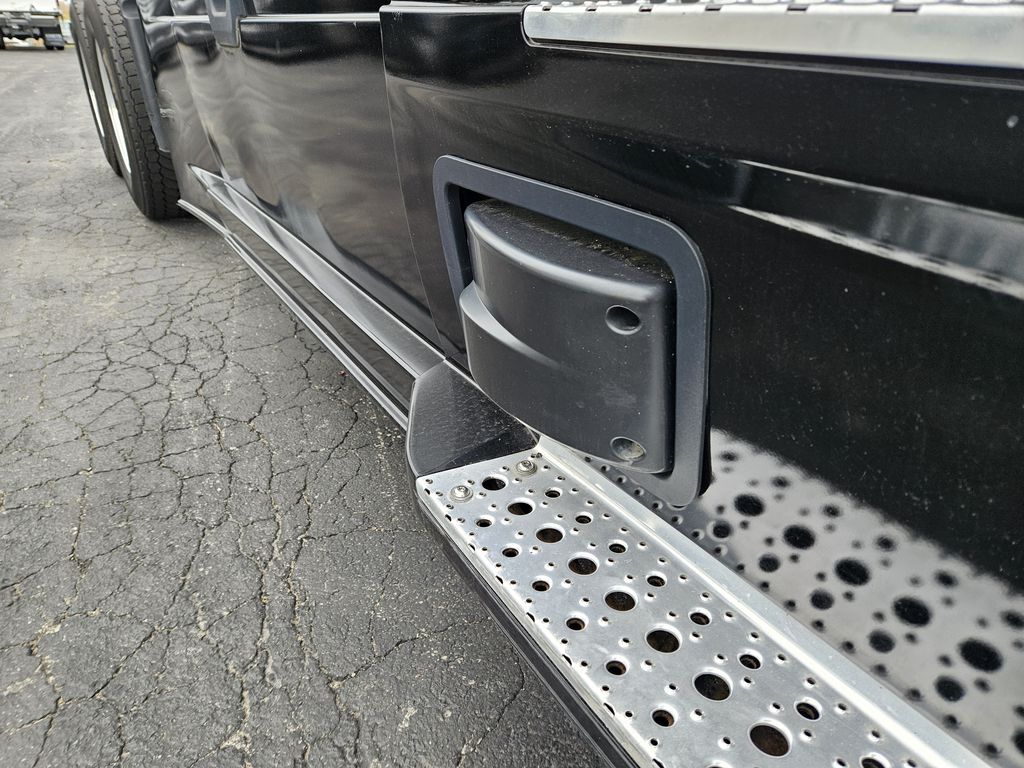 Slide images of 2021 FREIGHTLINER CASCADIA 126