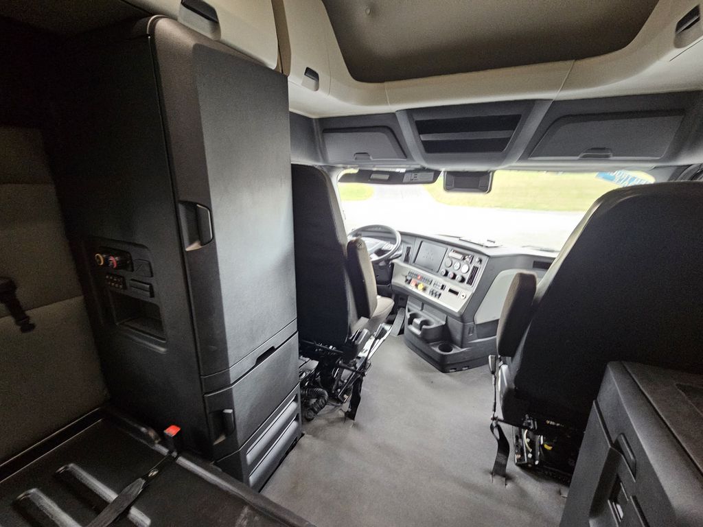 Slide images of 2021 FREIGHTLINER CASCADIA 126