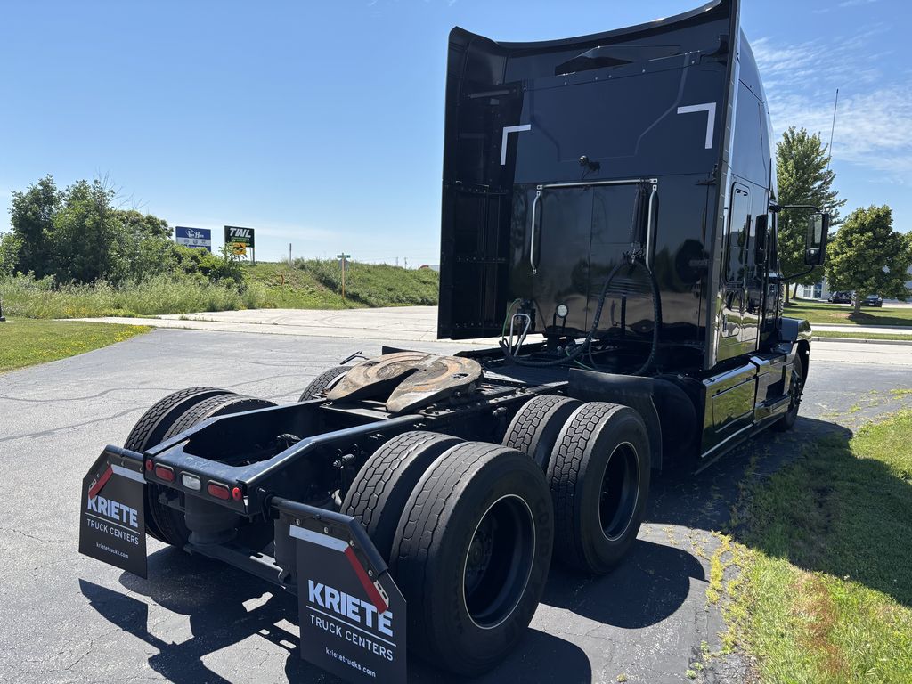 Slide images of 2021 MACK AN64T