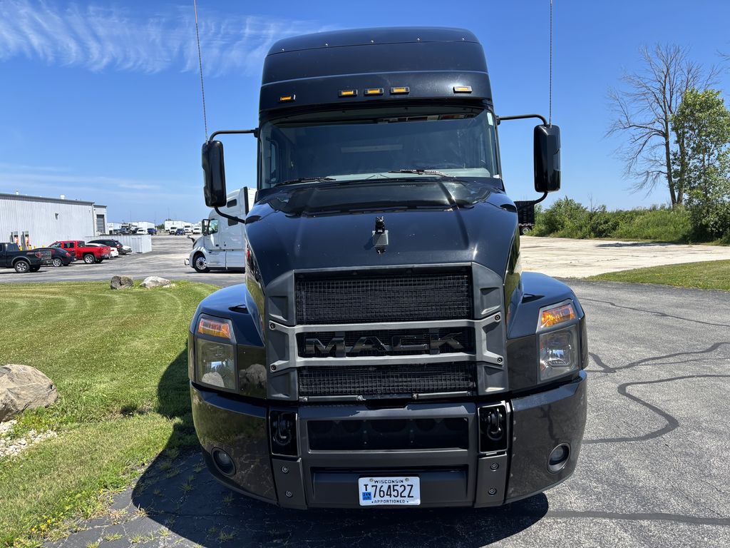 Slide images of 2021 MACK AN64T