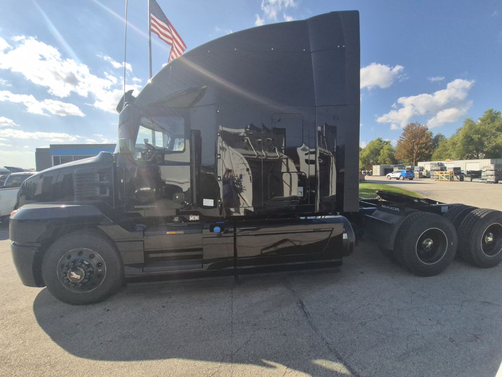 Slide images of 2021 MACK AN64T