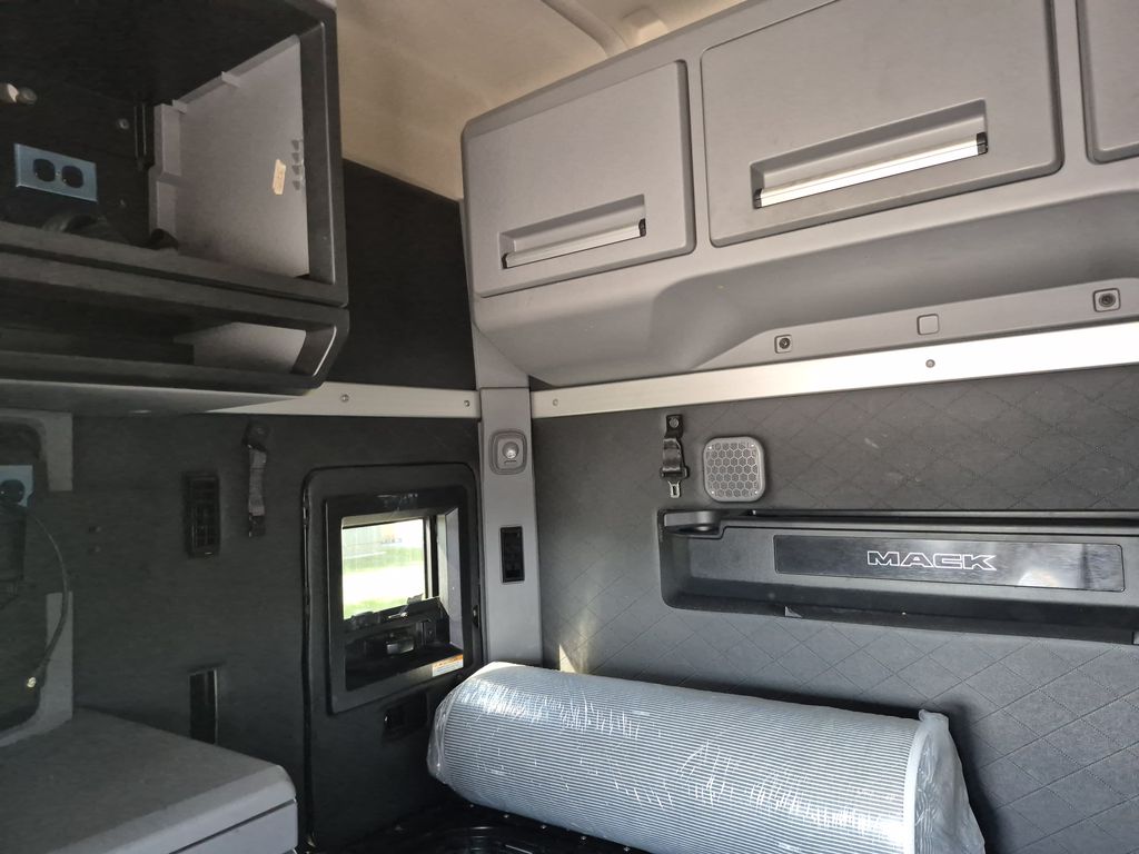 Slide images of 2021 MACK AN64T
