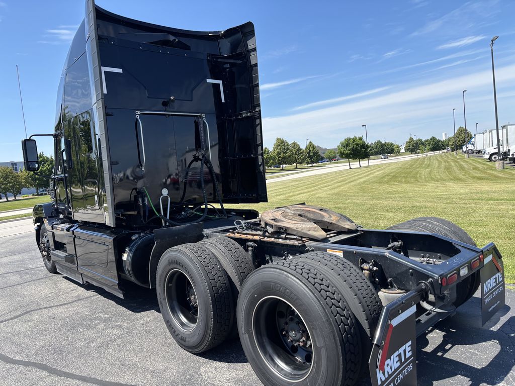 Slide images of 2021 MACK AN64T