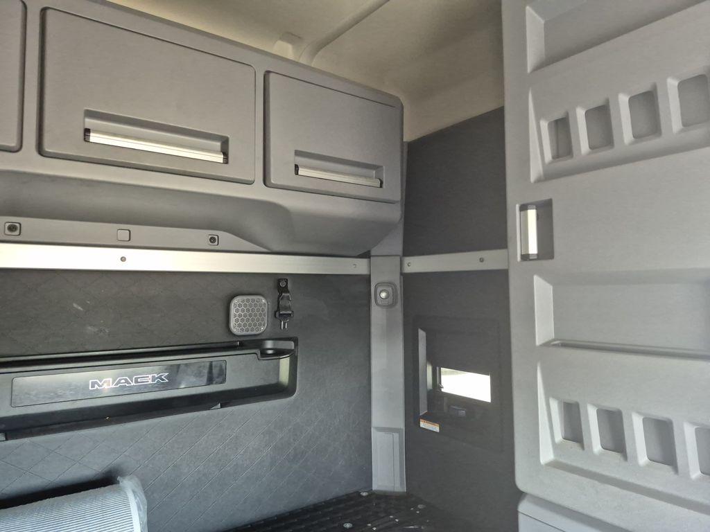 Slide images of 2021 MACK AN64T
