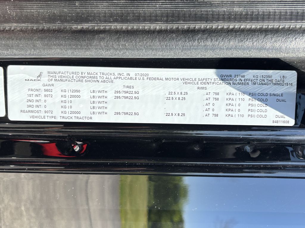 Slide images of 2021 MACK AN64T