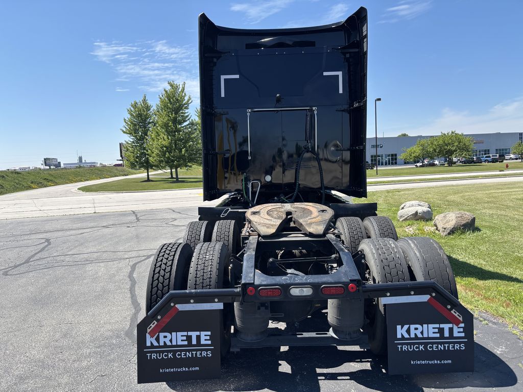 Slide images of 2021 MACK AN64T