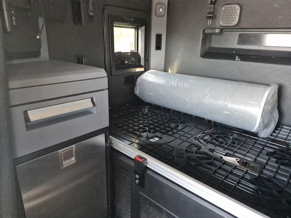 Slide images of 2021 MACK AN64T