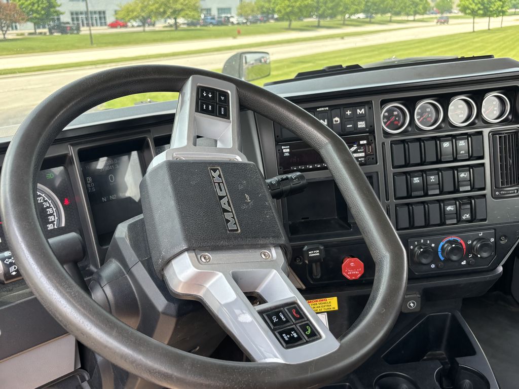 Slide images of 2021 MACK ANTHEM