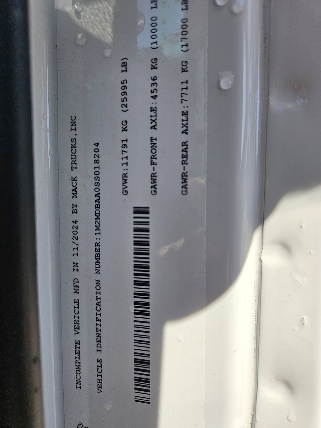 Slide images of 2025 MACK MD642