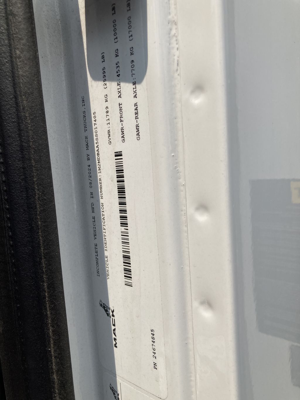 Slide images of 2025 MACK MD642