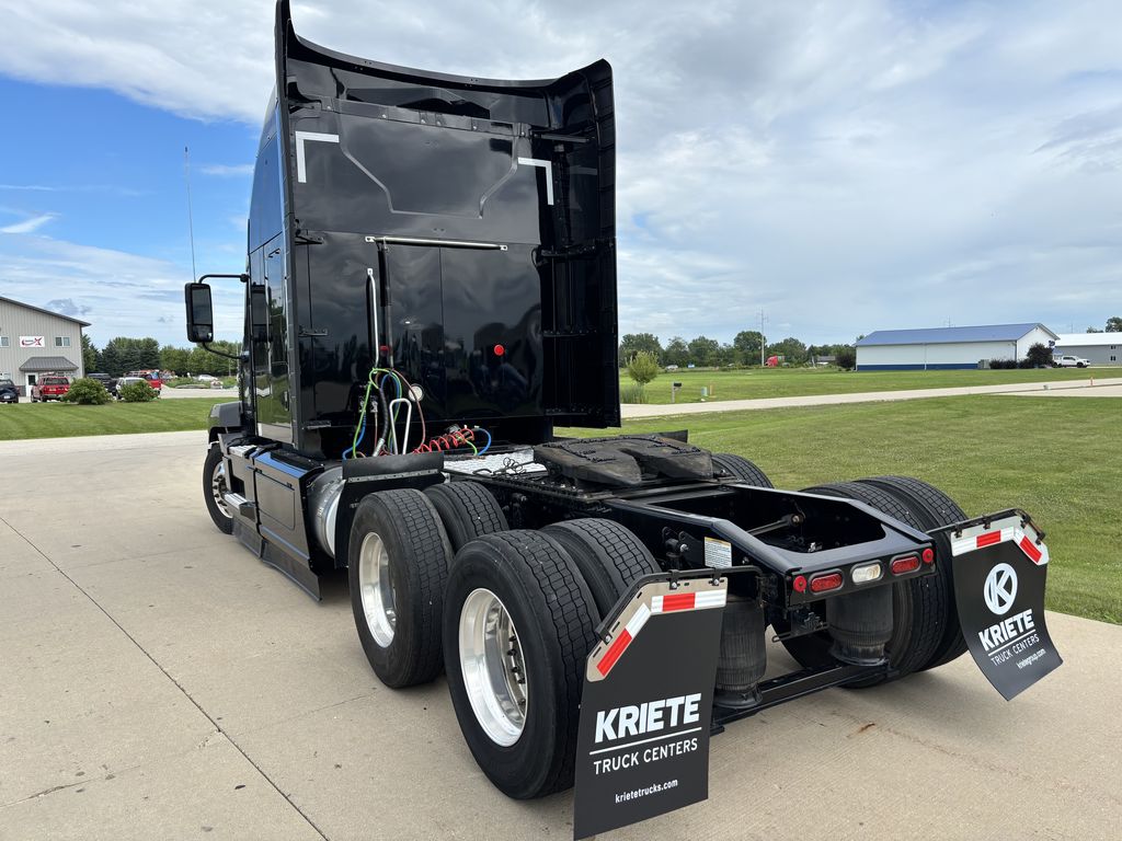 Slide images of 2023 MACK AN64T