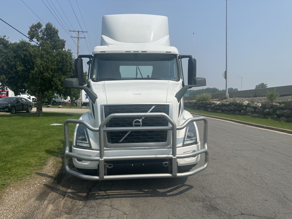 Slide images of 2020 VOLVO VNR