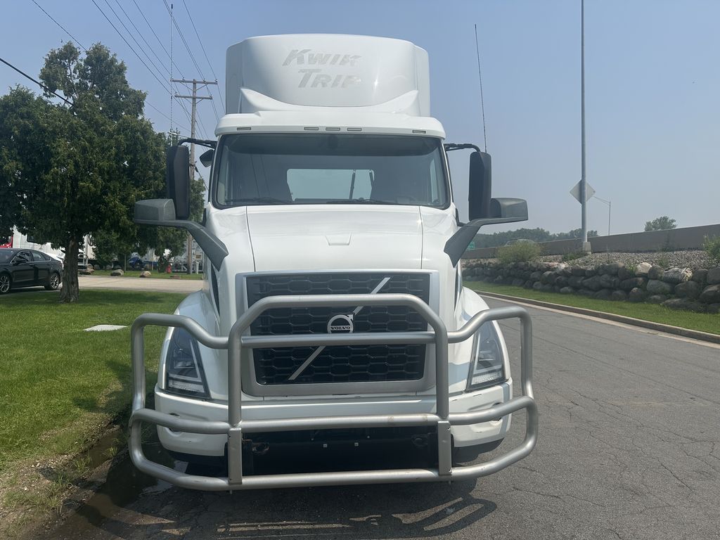 Slide images of 2020 VOLVO VNR
