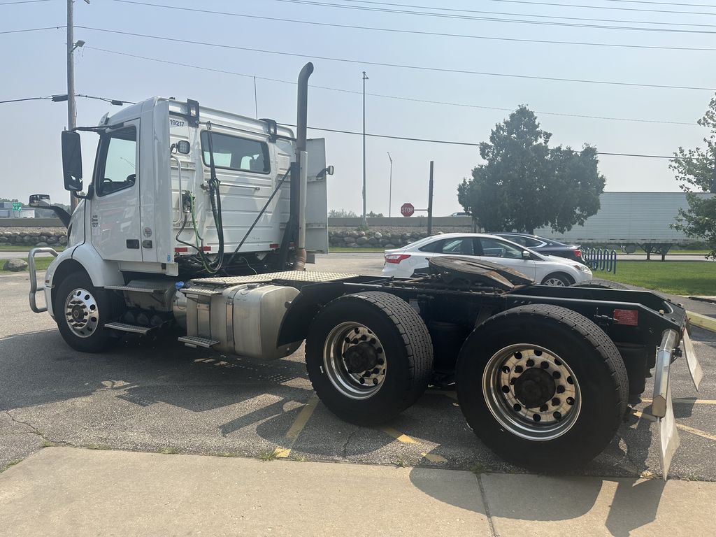 Slide images of 2020 VOLVO VNR