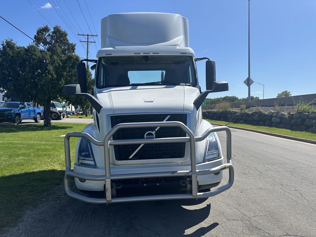 Slide images of 2020 VOLVO VNR