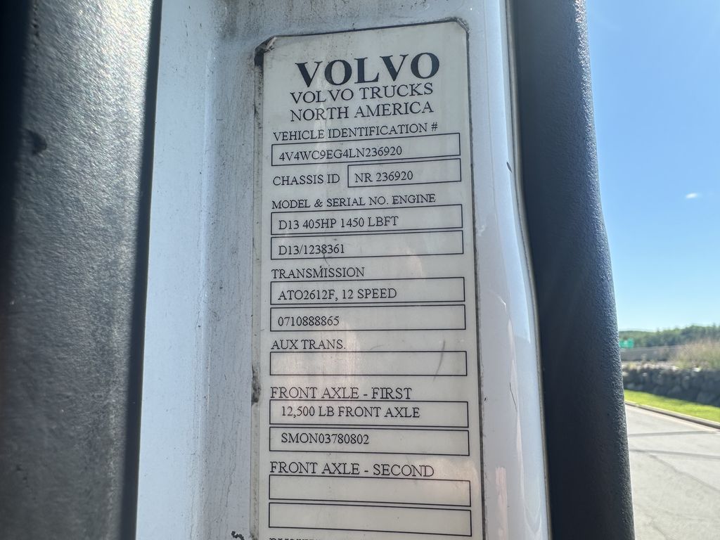Slide images of 2020 VOLVO VNR