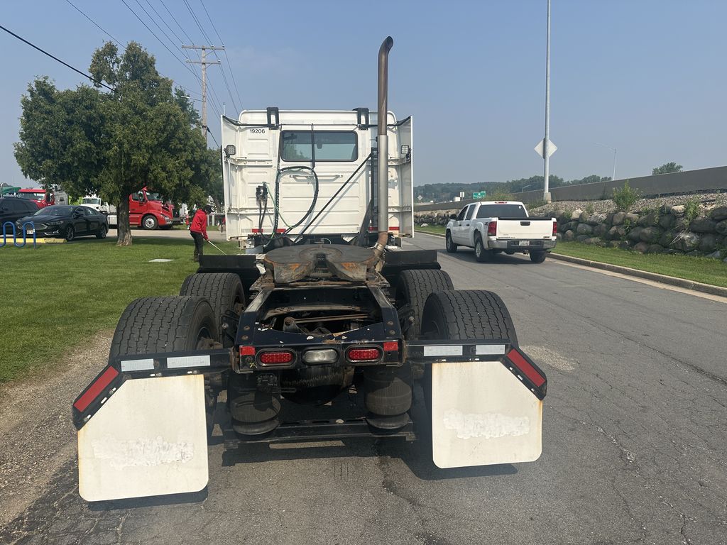 Slide images of 2019 VOLVO VNR