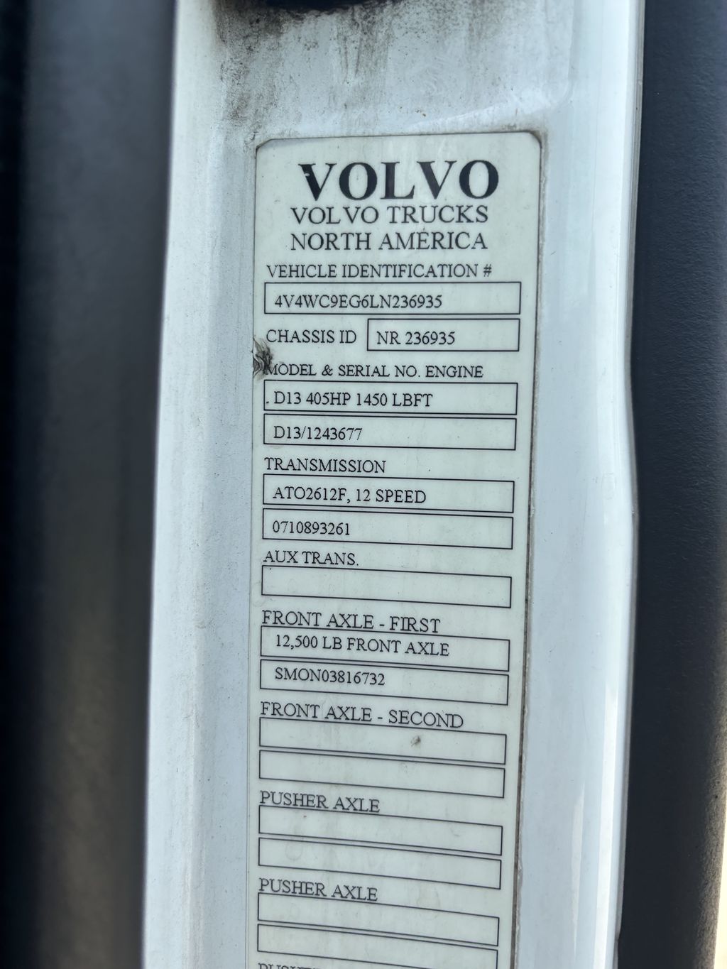 Slide images of 2020 VOLVO VNR