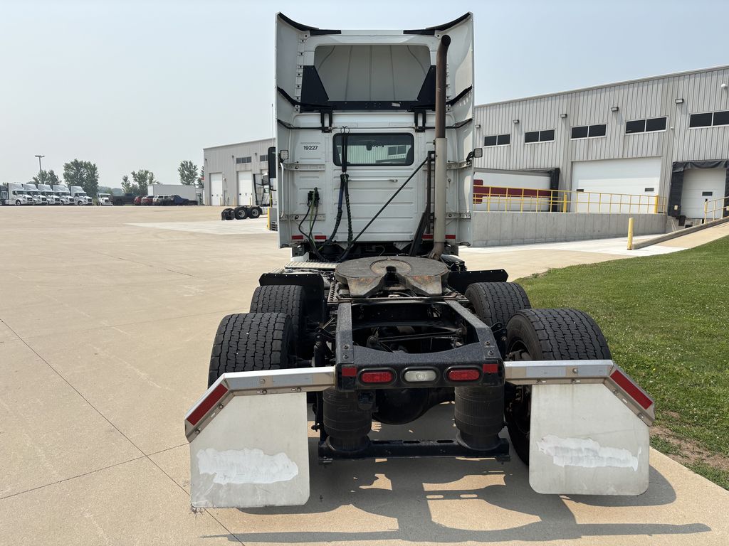 Slide images of 2020 VOLVO VNR