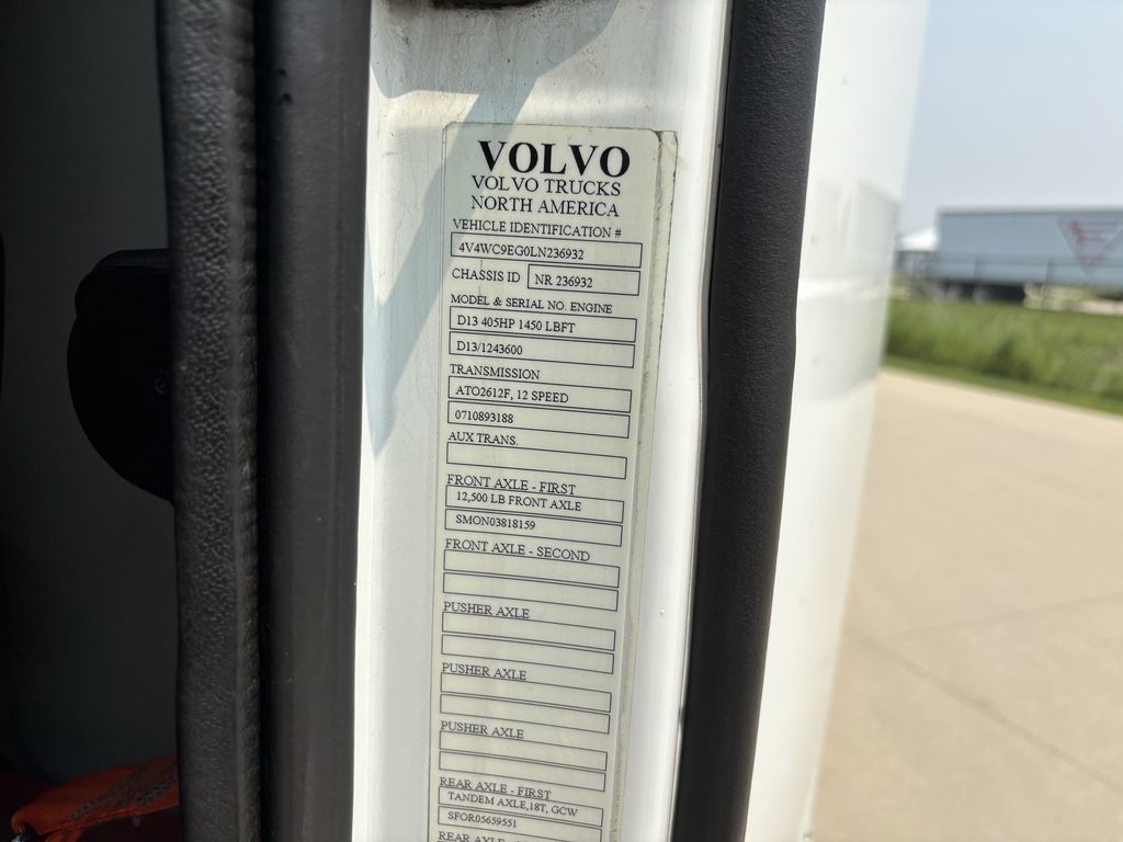 Slide images of 2020 VOLVO VNR