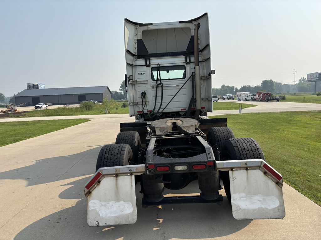 Slide images of 2020 VOLVO VNR