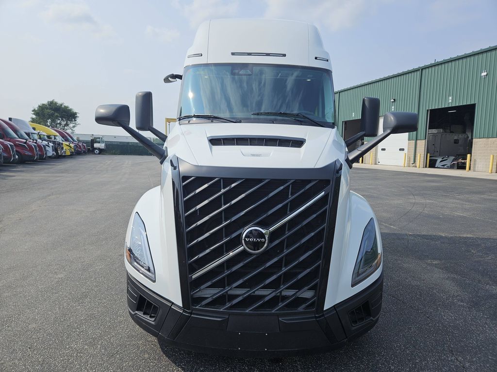 Slide images of 2025 VOLVO VNL64T860
